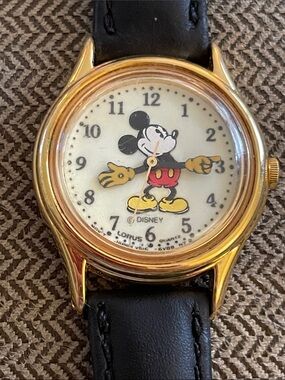 Vintage Lorus Disney Mickey Mouse Leather Watch